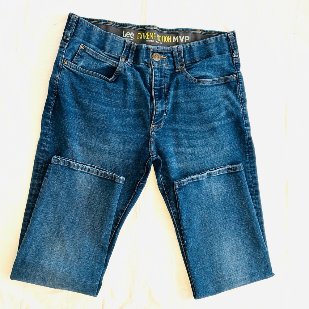 NWOT LEE Extreme Motion MVP Regular Fit Tapered Leg Jeans
